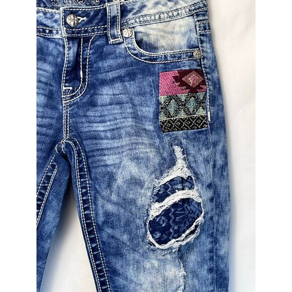 Miss Me Juniors Size 29 Blue Signature Cuffed Capri Distressed Embroidered Jeans - Picture 10 of 12